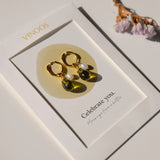 Celebrate you. Oorbel - Groen met zoetwaterparel - shopvinoos